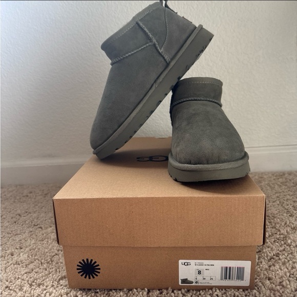 UGG Classic Ultra Mini Boots - Picture 8 of 12